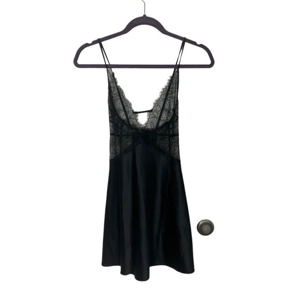 Victoria’s Secret SZ M black silky lace Lingerie slip - Picture 3 of 5